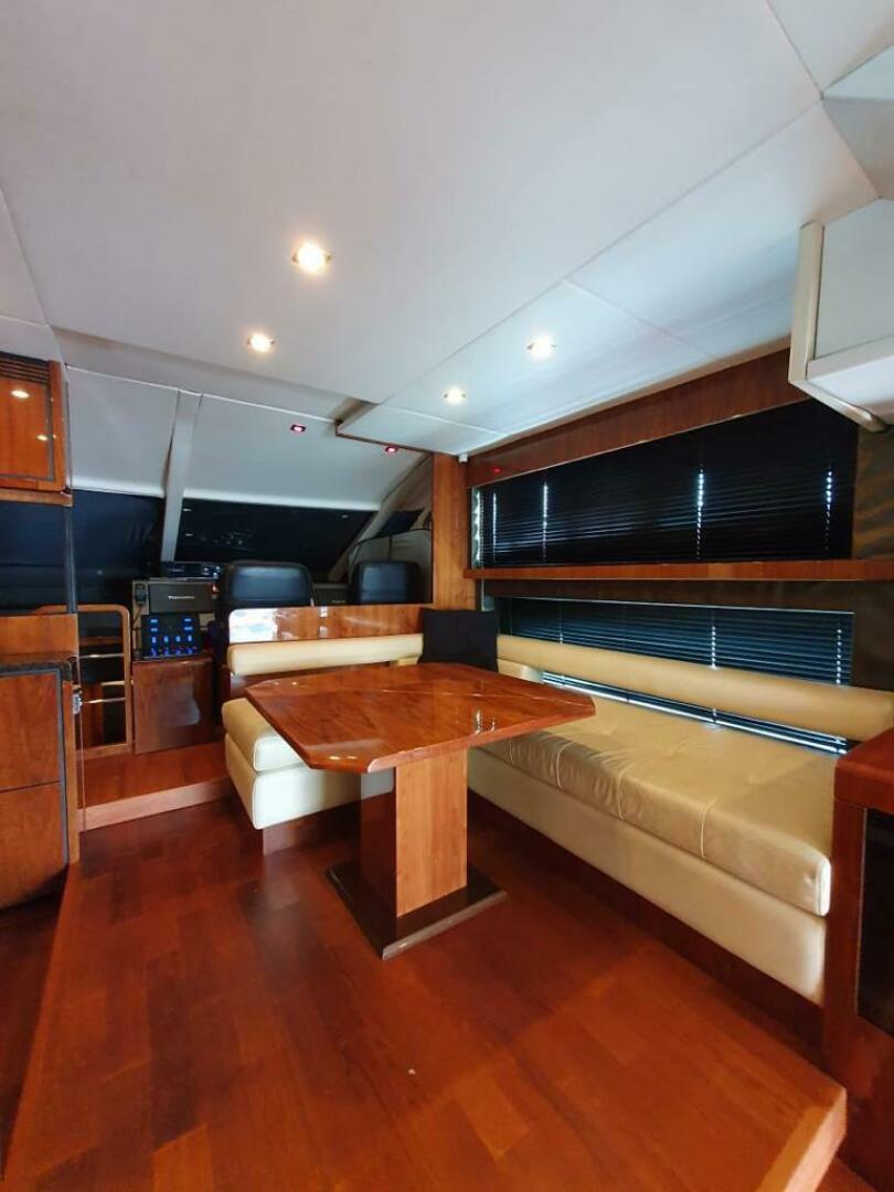 2010 Fairline Squadron 55 - Image 12