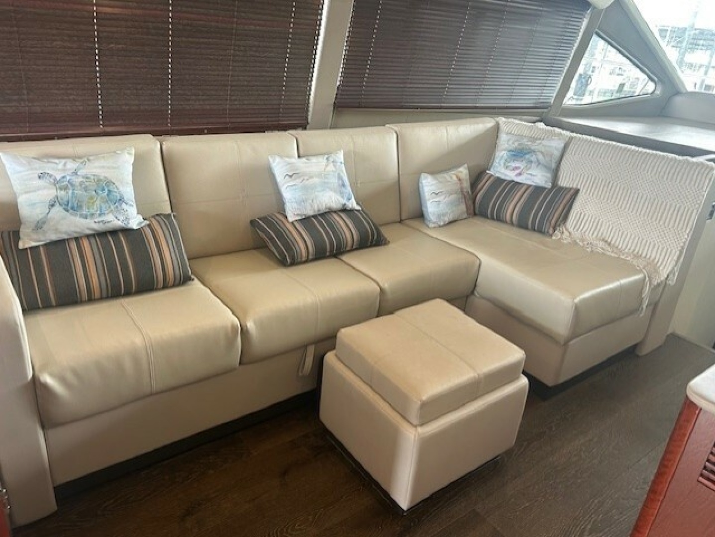 2017 Sea Ray 460 FLY - Image 7