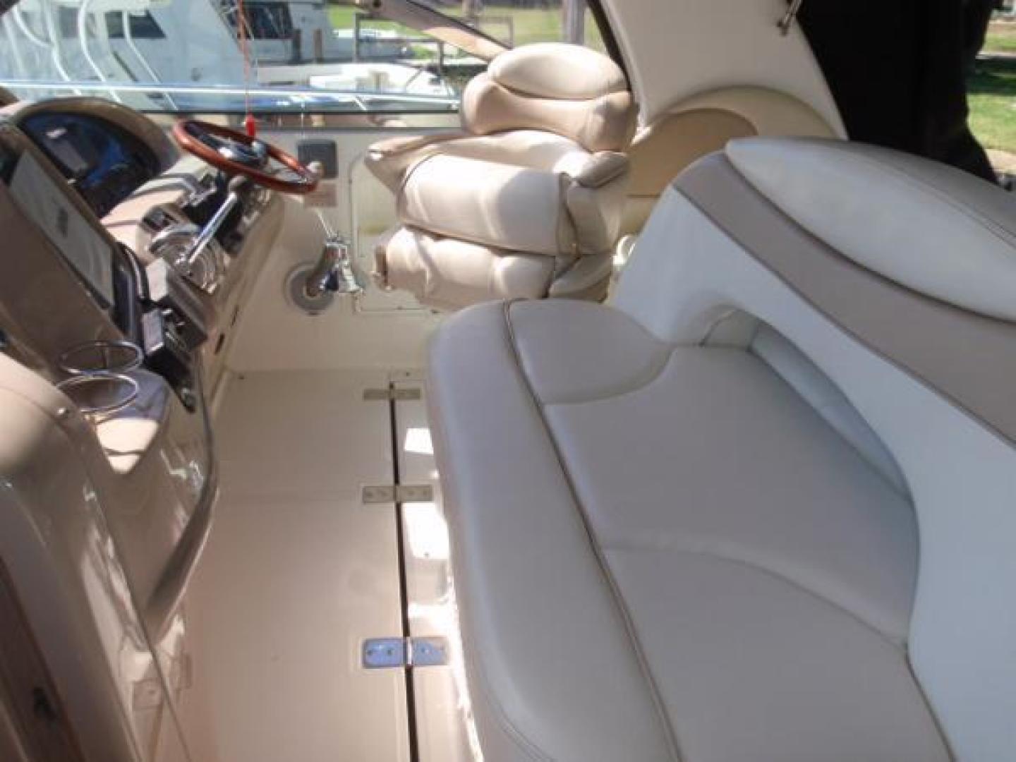 1999 Sea Ray Express Cruiser - Image 3
