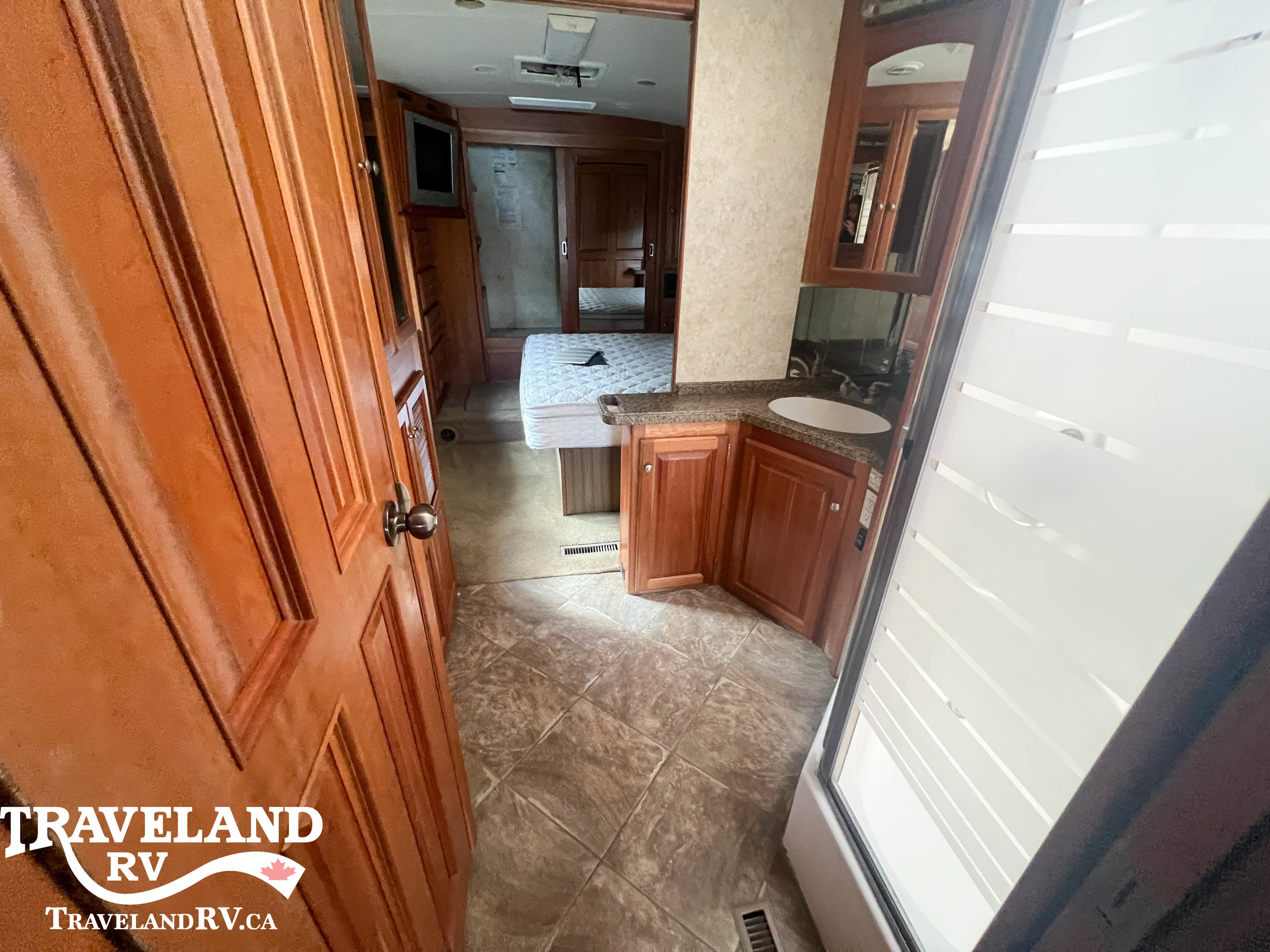 2005 TRIPLE E EMPRESS 3902FB - Image 24