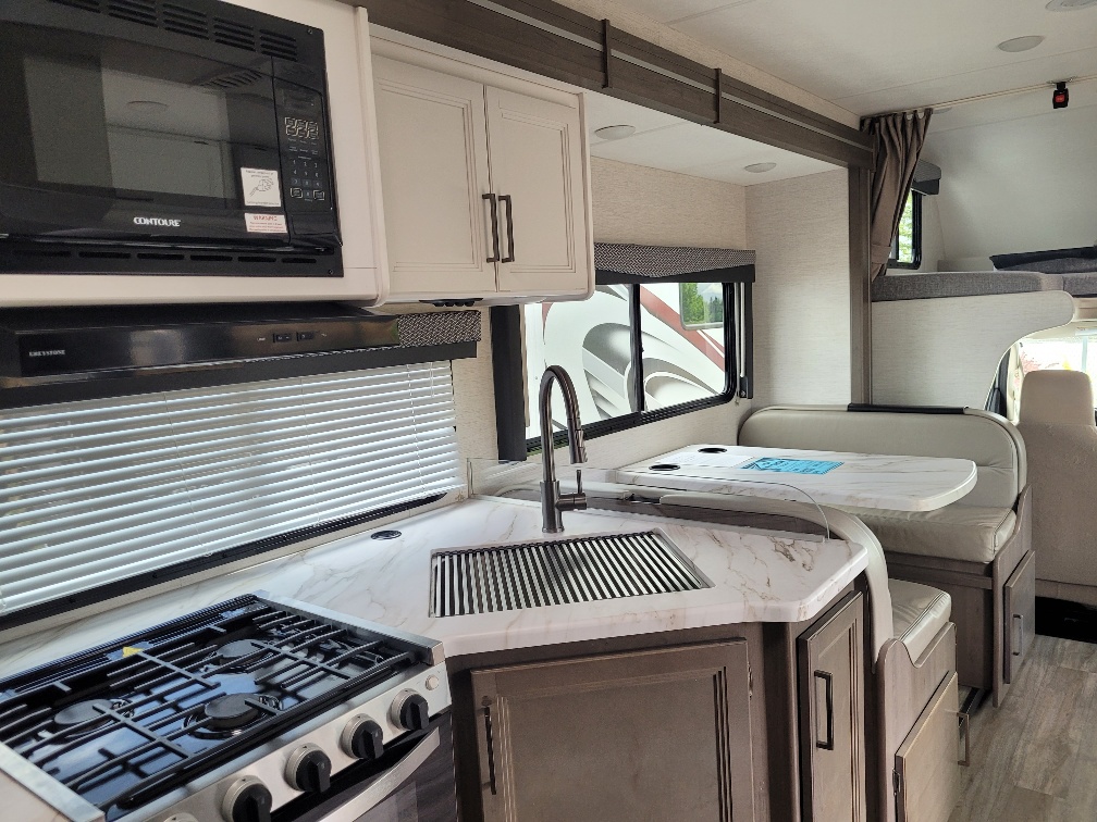 2025 Thor Motor Coach Four Winds 28Z - Image 19
