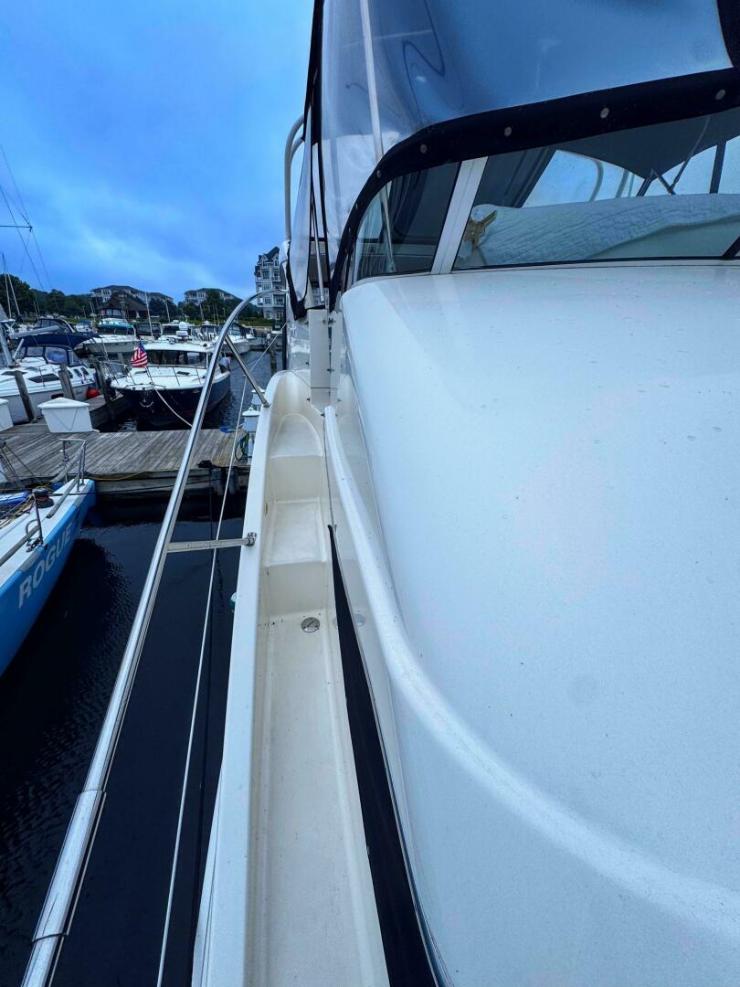 2005 Silverton 35 Motor Yacht - Image 8