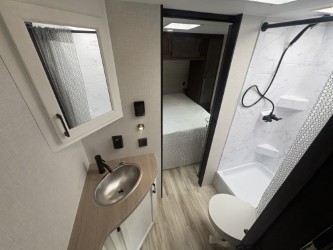 2026 VENTURE RV SPORTTREK STINGER 232VRL - Image 14