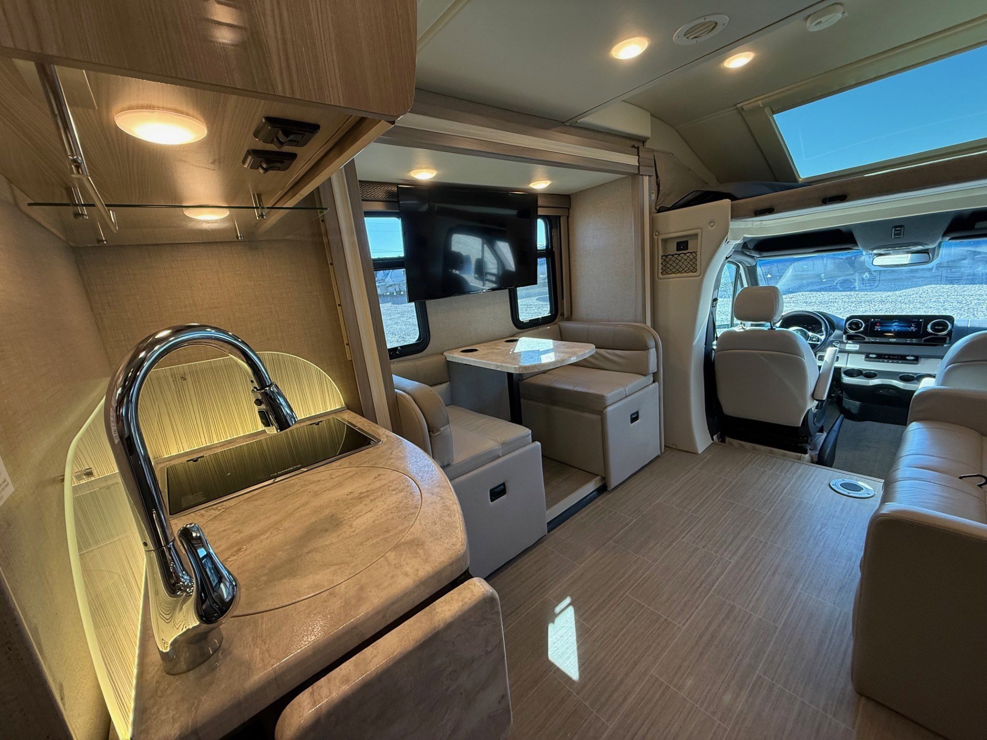 2022 THOR MOTOR COACH DELANO 24RW - Image 9