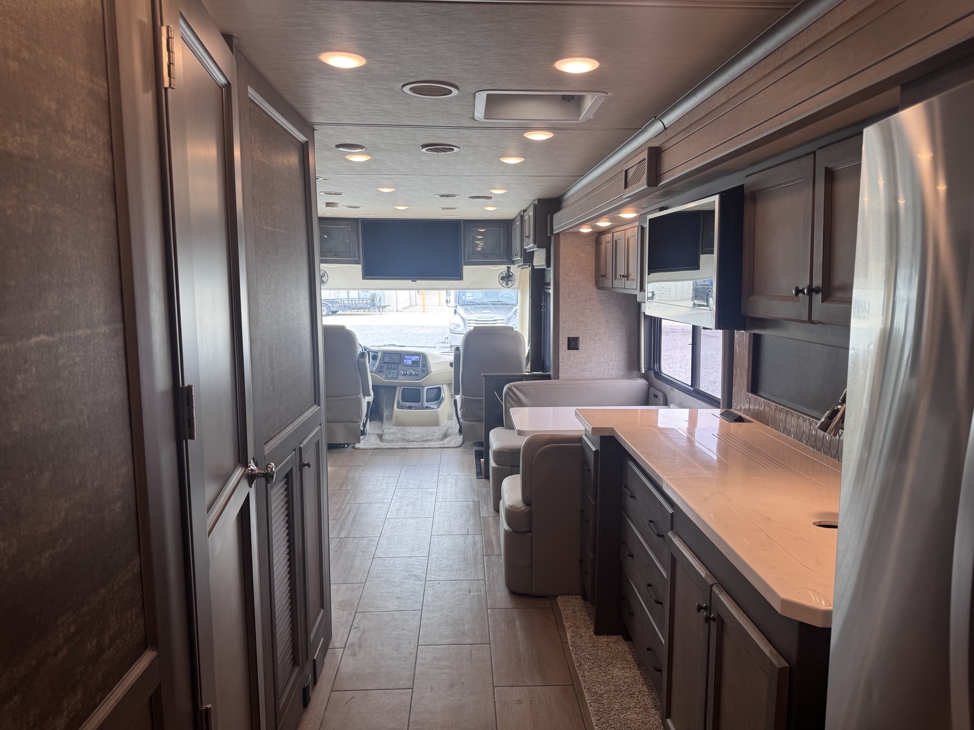 2023 TIFFIN ALLEGRO 34 PA - Image 23
