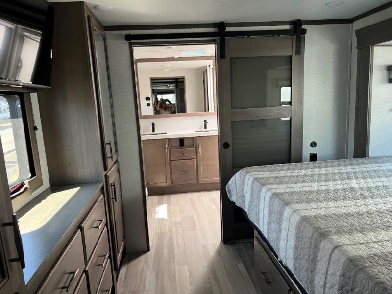 2023 Grand Design Solitude 380FL - Image 5