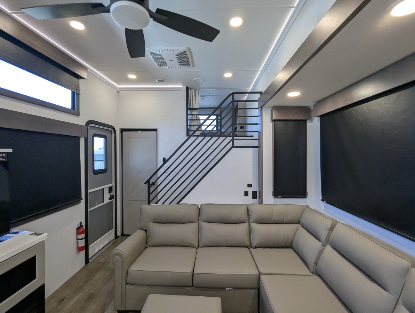 2026 Alliance RV Benchmark 44LFT - Image 13