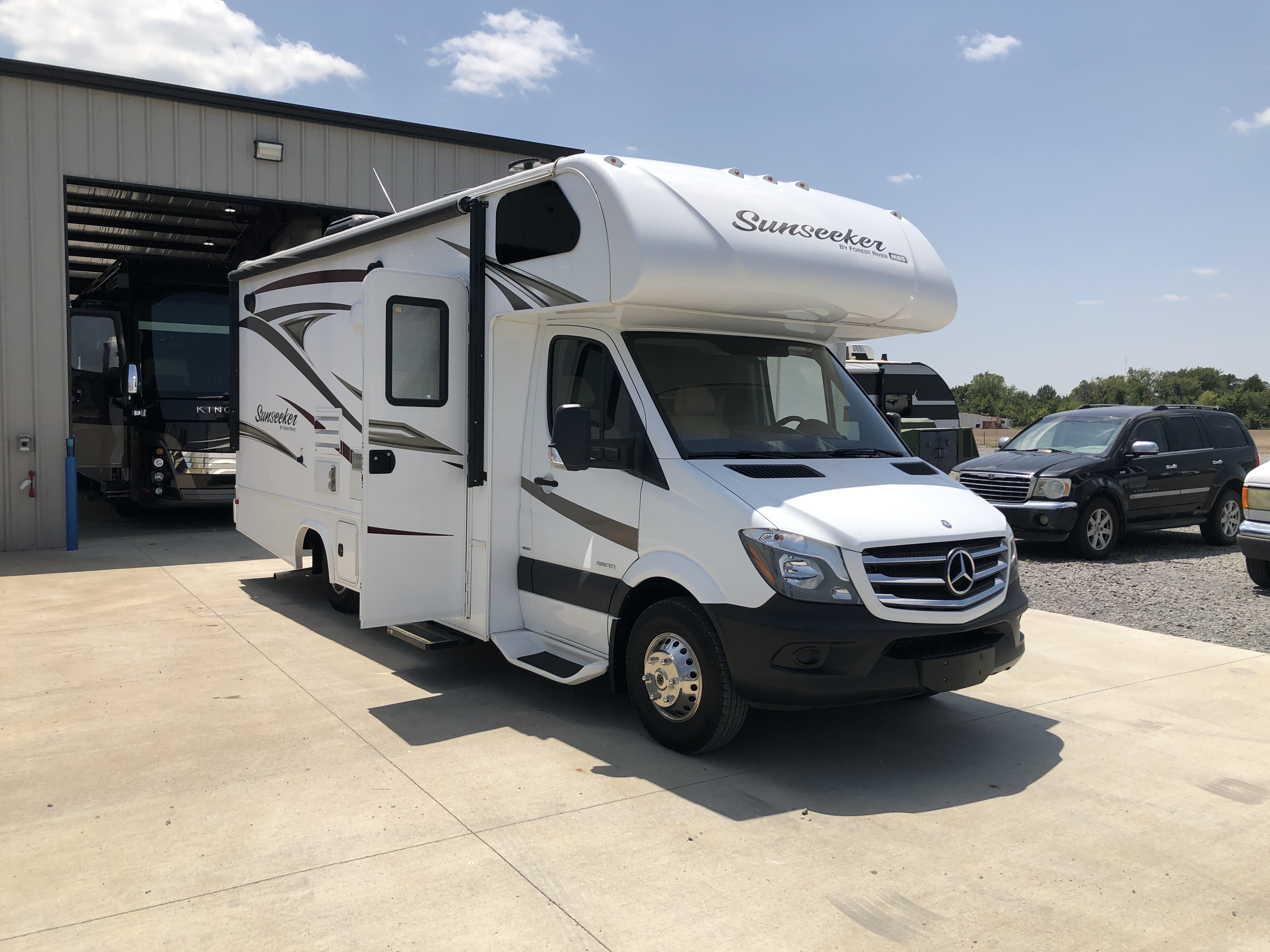 2016 Forest River SUNSEEKER 2400WS - Image 1