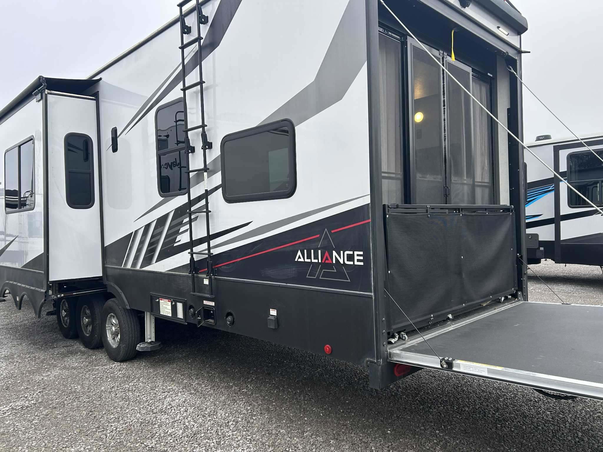 2023 Alliance RV VALOR 42V13 - Image 7