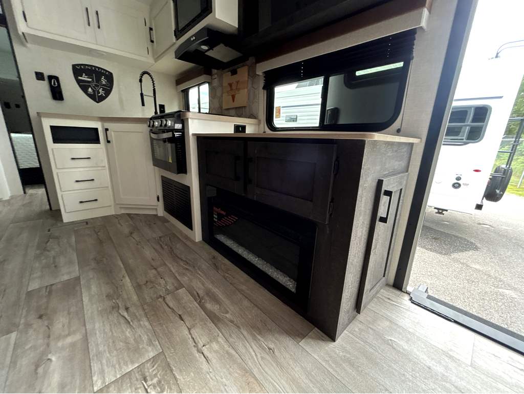 2026 VENTURE RV SIENNA 241VRD - Image 15