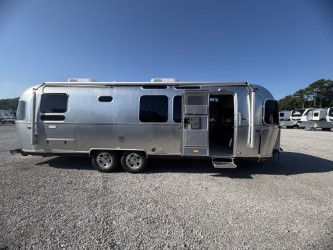 2026 AIRSTREAM CLASSIC 28RBT - Image 6