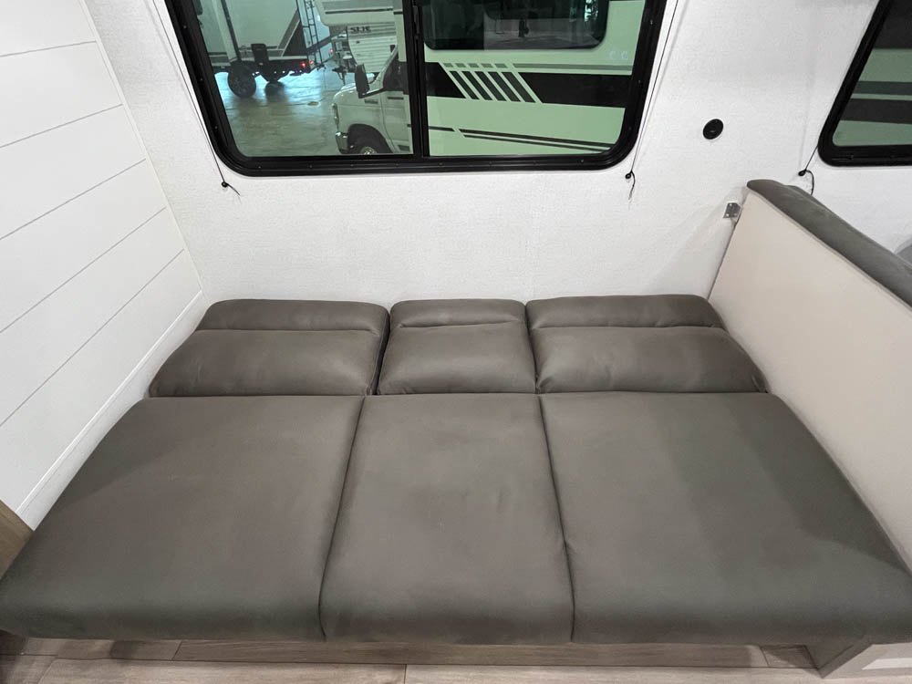 2027 Jayco Jay Flight SLX 262RLSW - Image 13