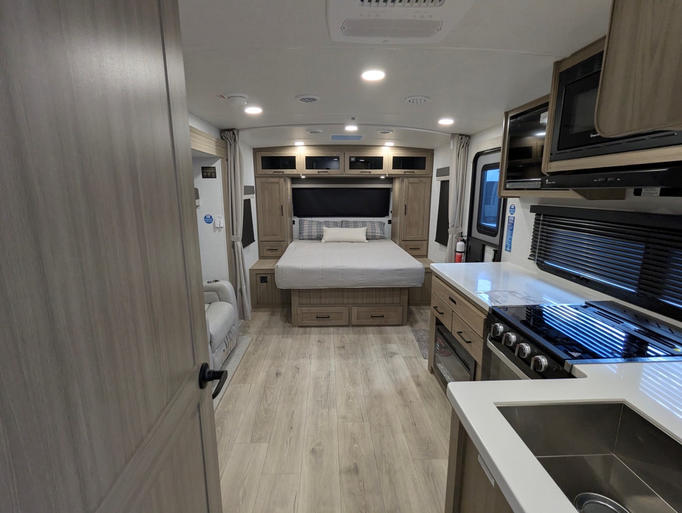 2027 Forest River Rockwood Mini Lite 2213S - Image 28