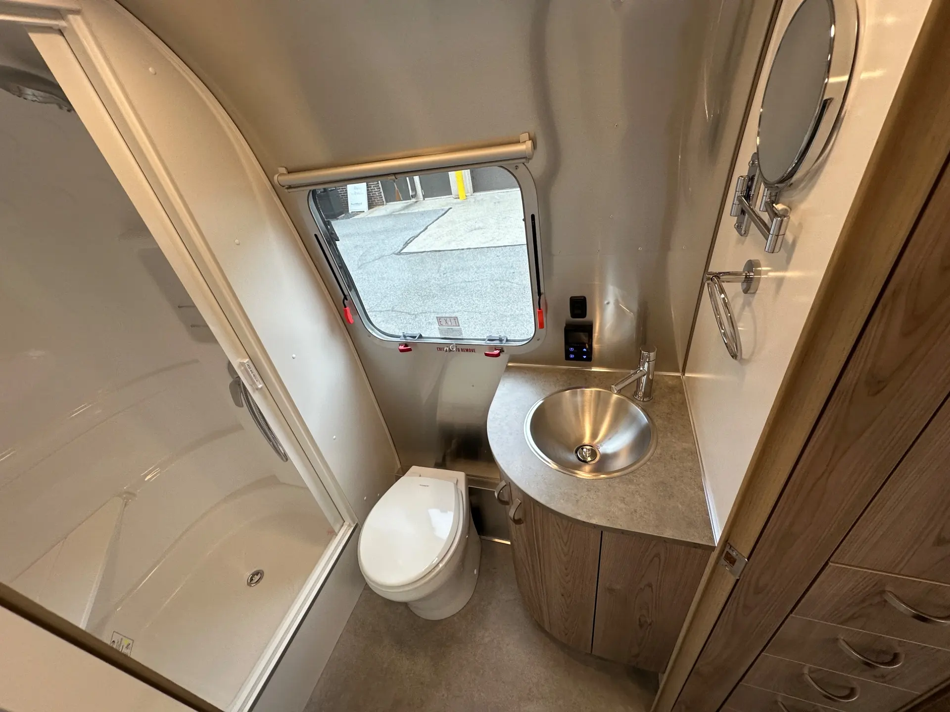 2027 Airstream Flying Cloud 30FB Bunk - Image 33