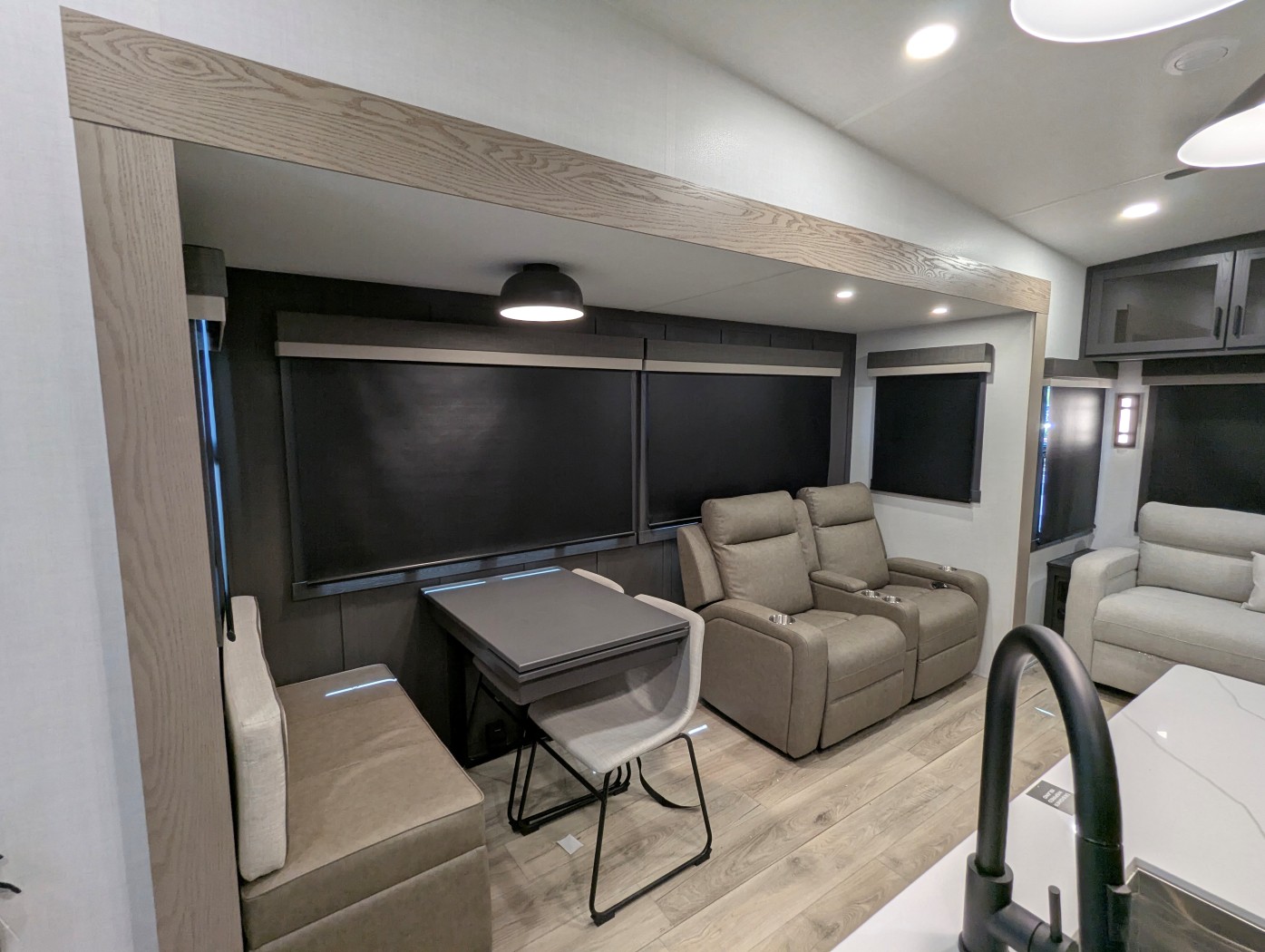 2026 Forest River Rockwood Signature R361RLS - Image 18
