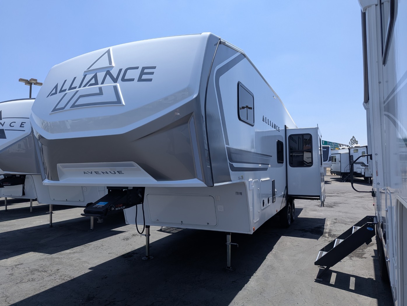 2027 Alliance RV Avenue 29BH - Image 3