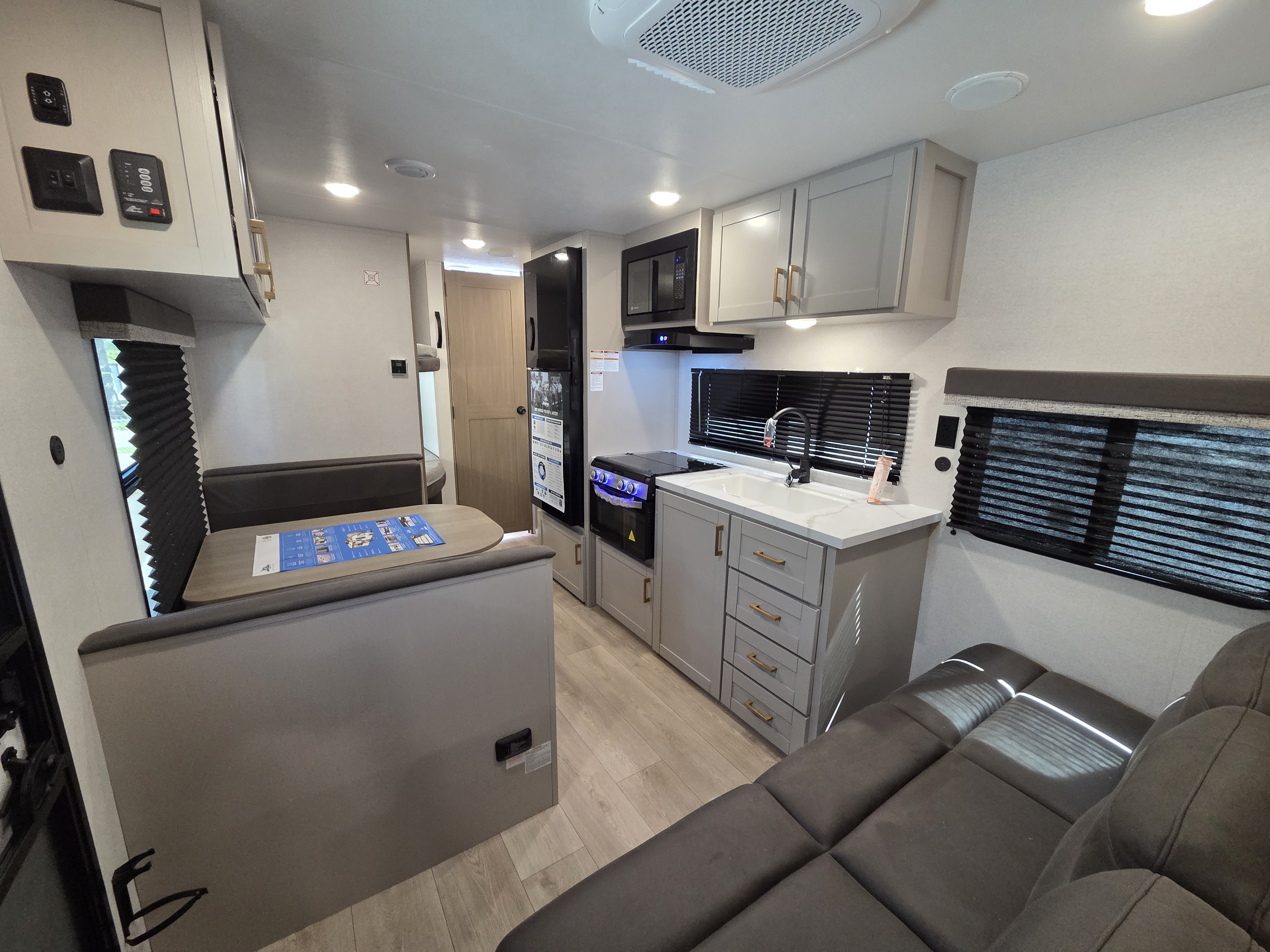 2027 Jayco Jay Flight 260BH - Image 5