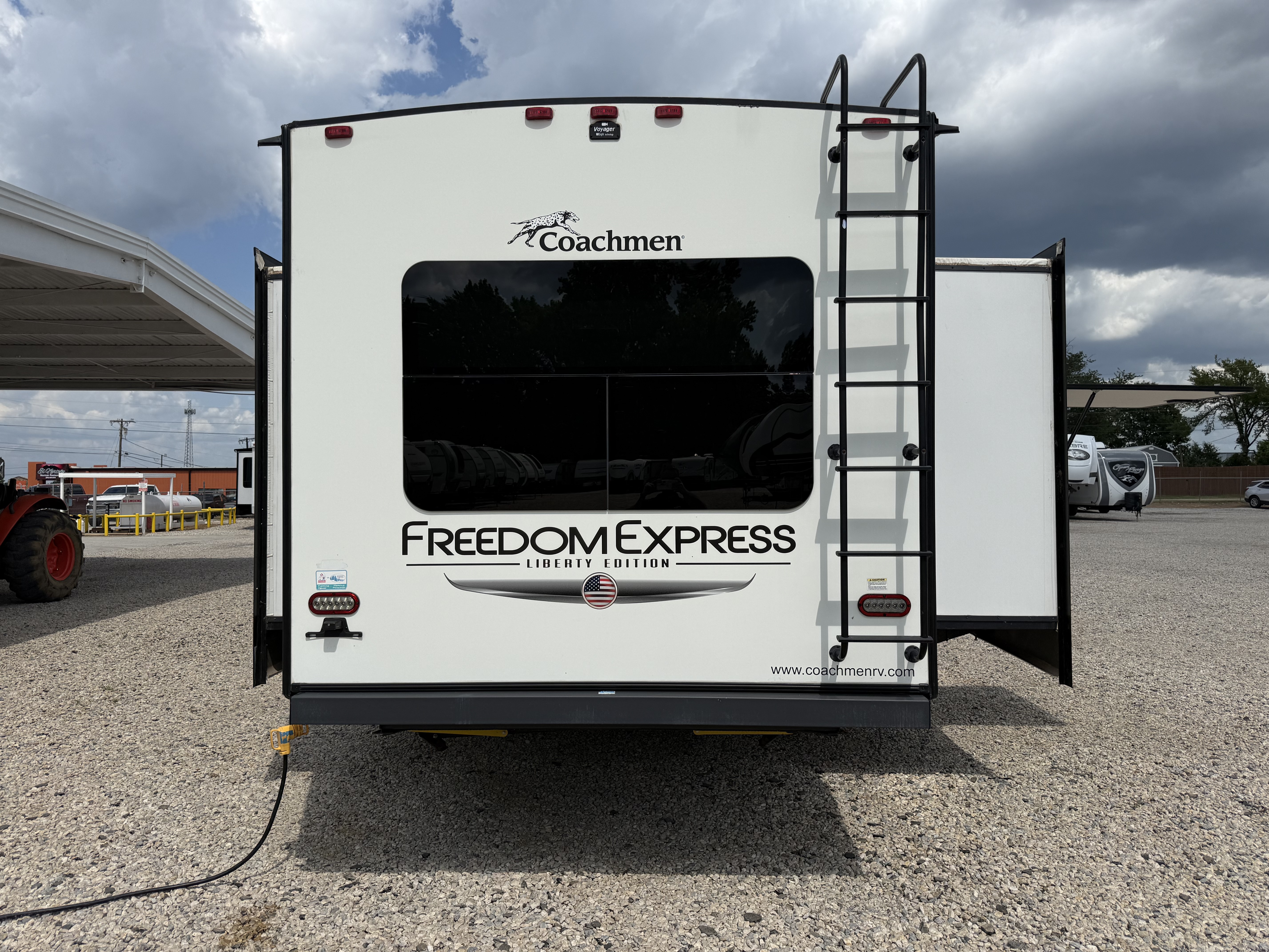 2022 Coachmen Freedom Express Liberty Edition 324RLDSLE - Image 6