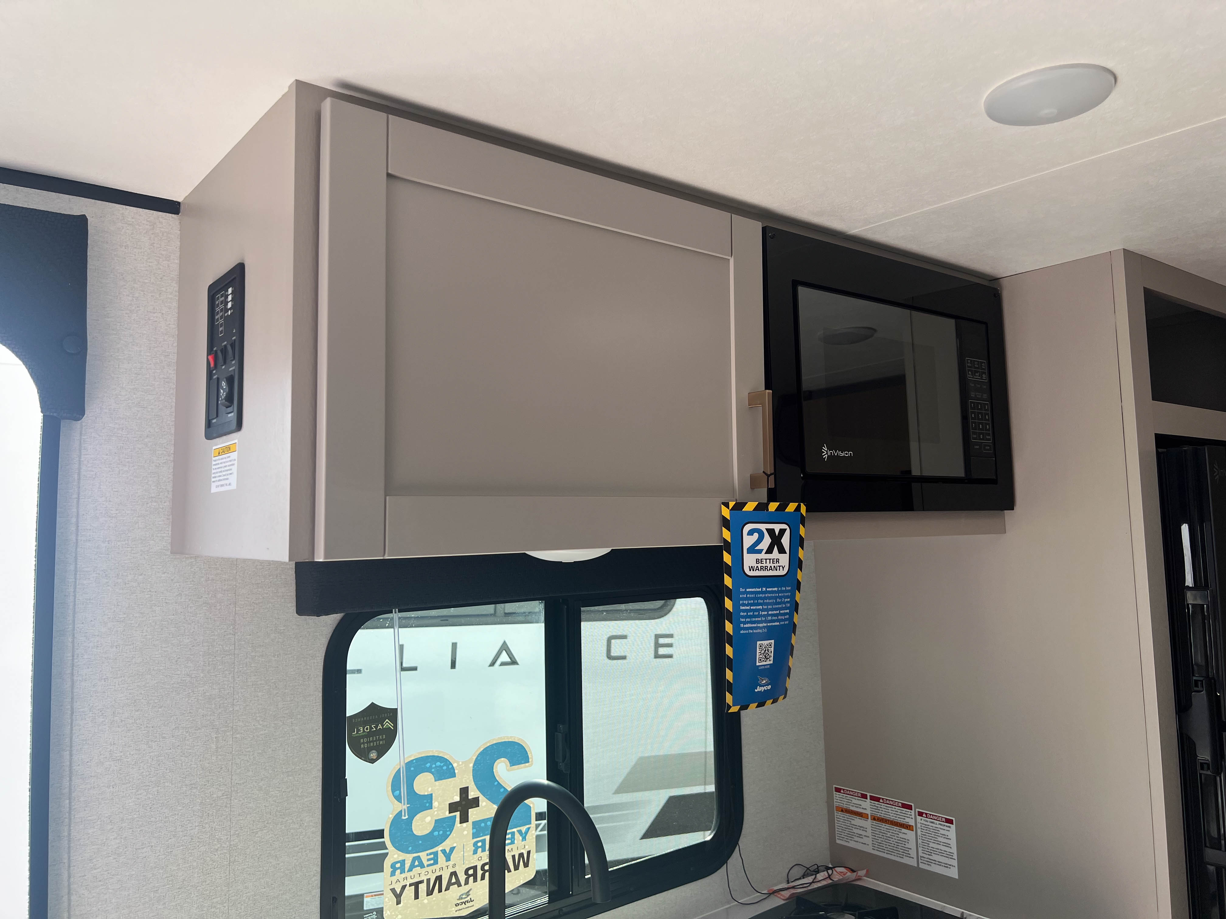2027 Jayco Jay Feather Air SL 17BHSL - Image 17