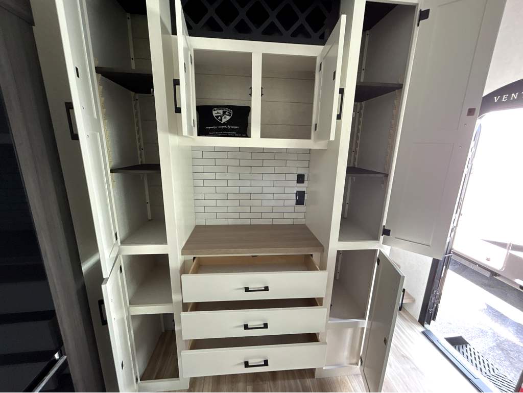 2026 VENTURE RV SPORTTREK 353VIK - Image 20
