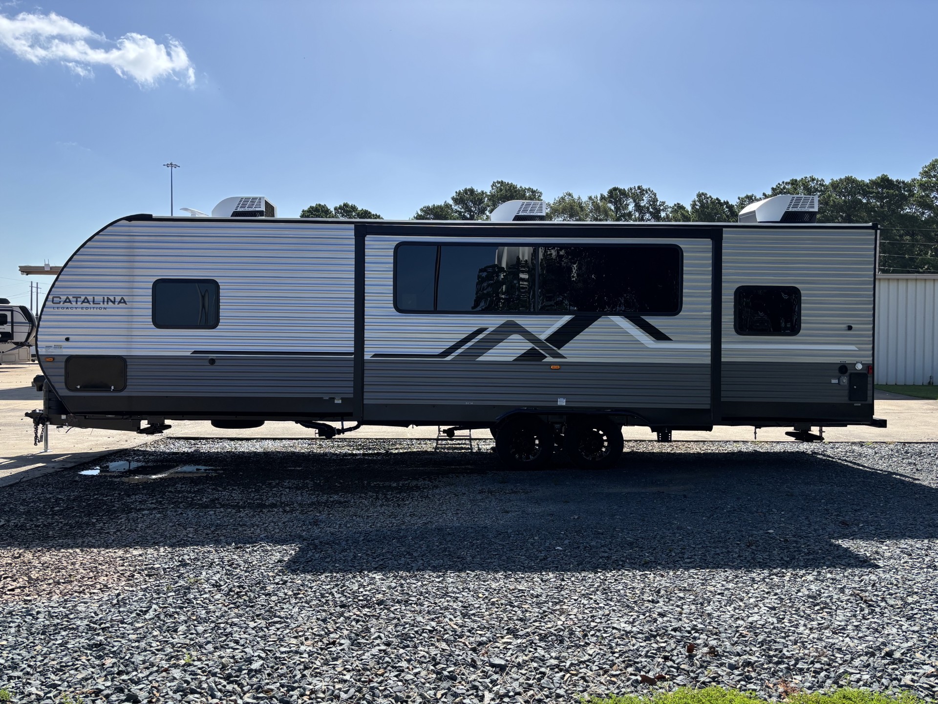 2027 Coachmen Catalina Legacy Edition 293TQBSCK - Image 5