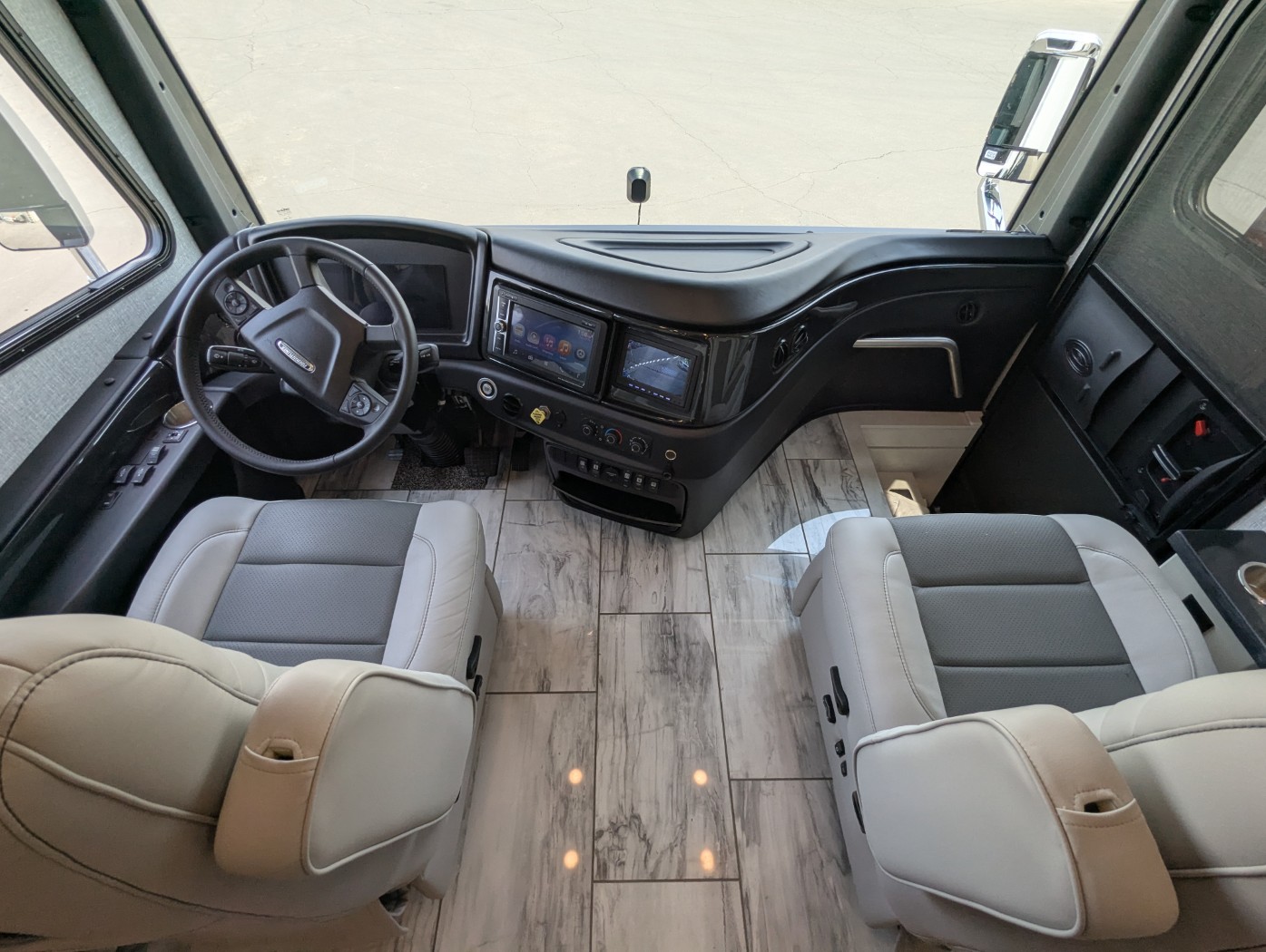 2026 Fleetwood Discovery LXE 40M - Image 12