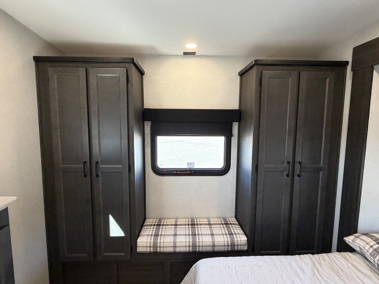 2026 VENTURE RV SPORTTREK 365VFL - Image 63