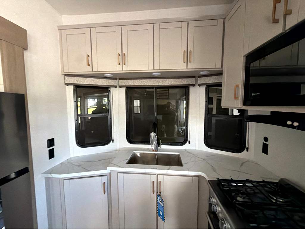 2027 JAYCO JAY FLIGHT BUNGALOW 404LOFT - Image 19