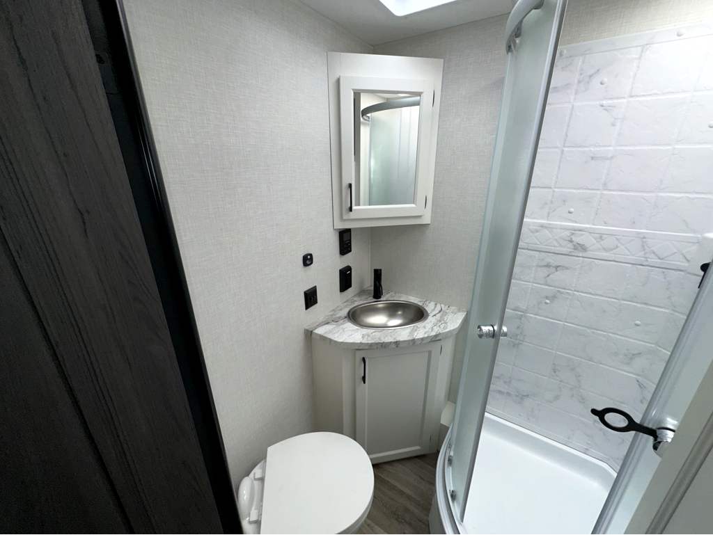 2026 VENTURE RV SPORTTREK 251VRK - Image 23