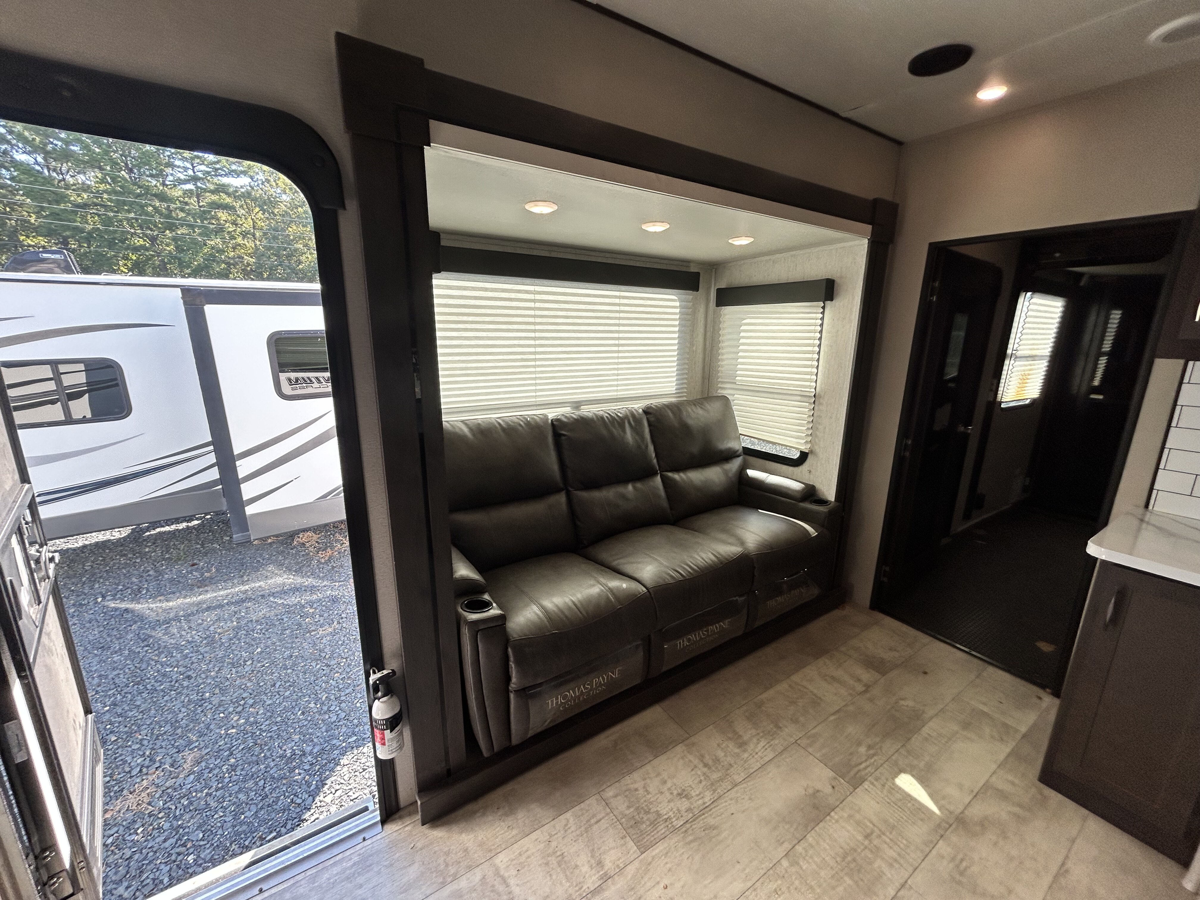 2021 Grand Design Momentum G-Class 29G - Image 17