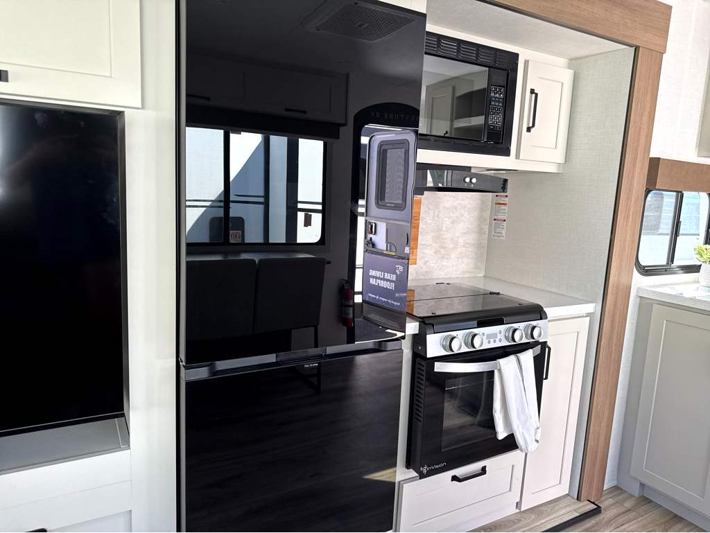 2027 VENTURE RV SPORTTREK 261VRL - Image 14