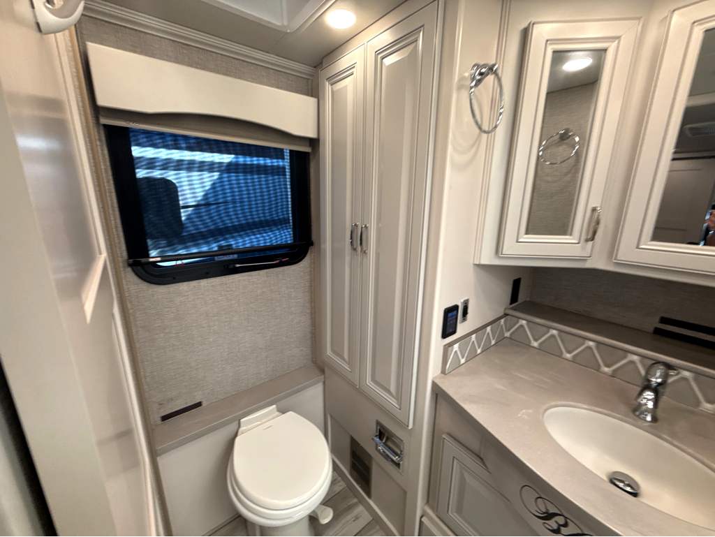 2024 FLEETWOOD DISCOVERY 38N - Image 29