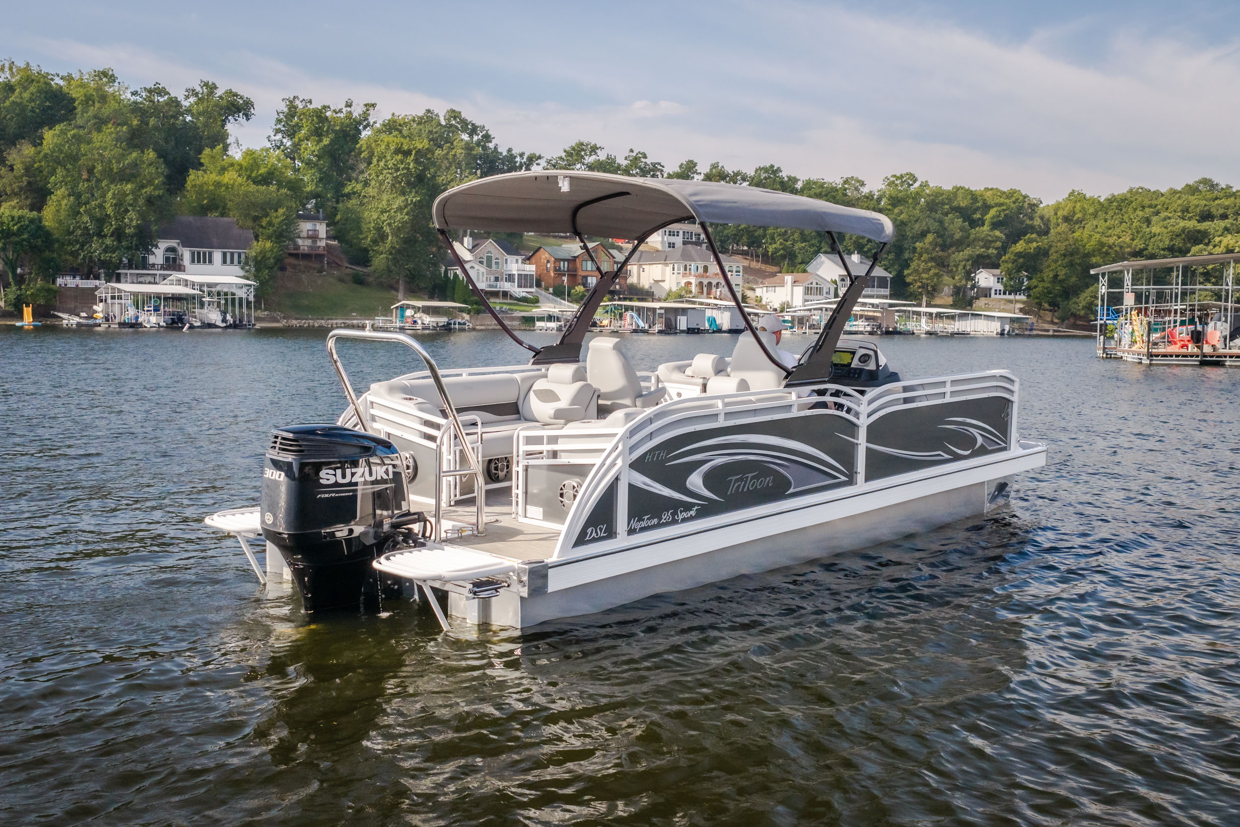 2025 JC Tritoon NepToon 25TT Sport DSL, Bow Chaise Arms - Image 3