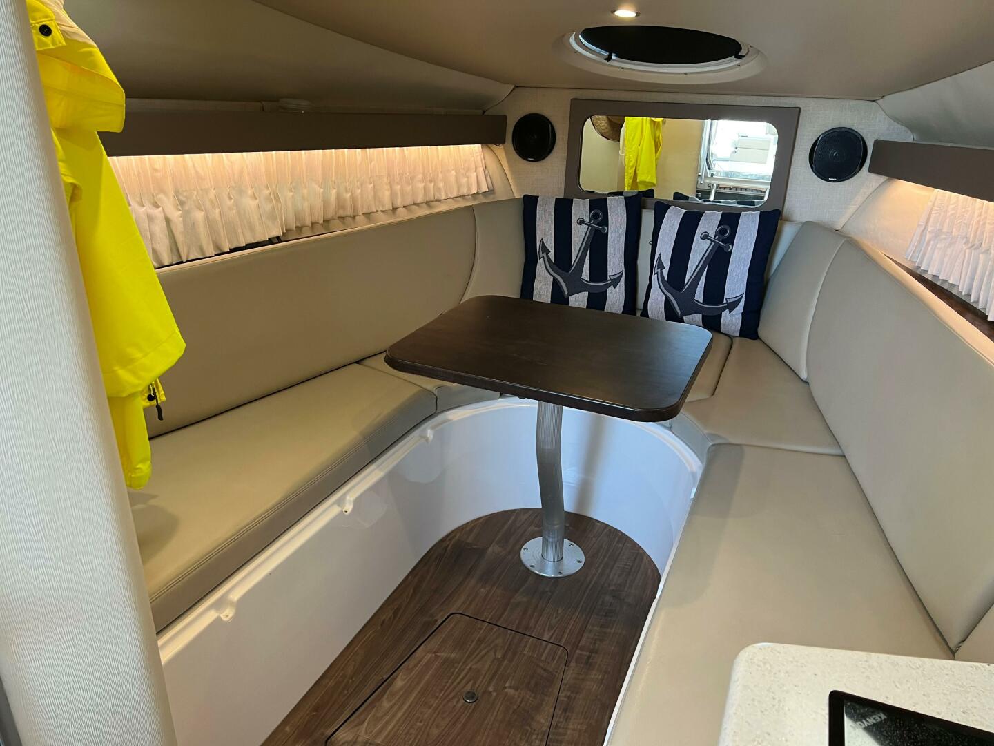 2017 Regal 28 Express - Image 24