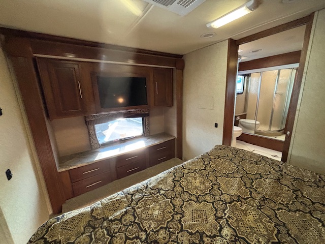 2014 Coachmen Cross Country 404RB - Image 29