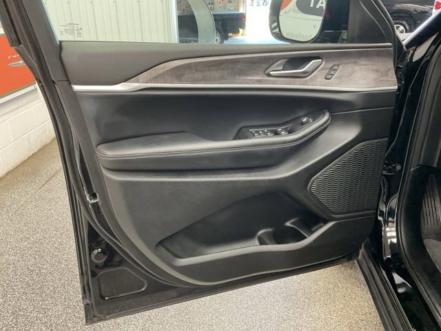 2025 Jeep Grand Cherokee L Limited 4X4 - Image 14