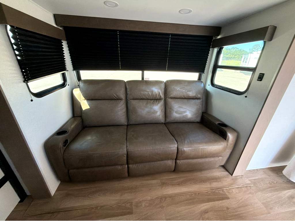 2027 GRAND DESIGN TRANSCEND 23BHX - Image 30