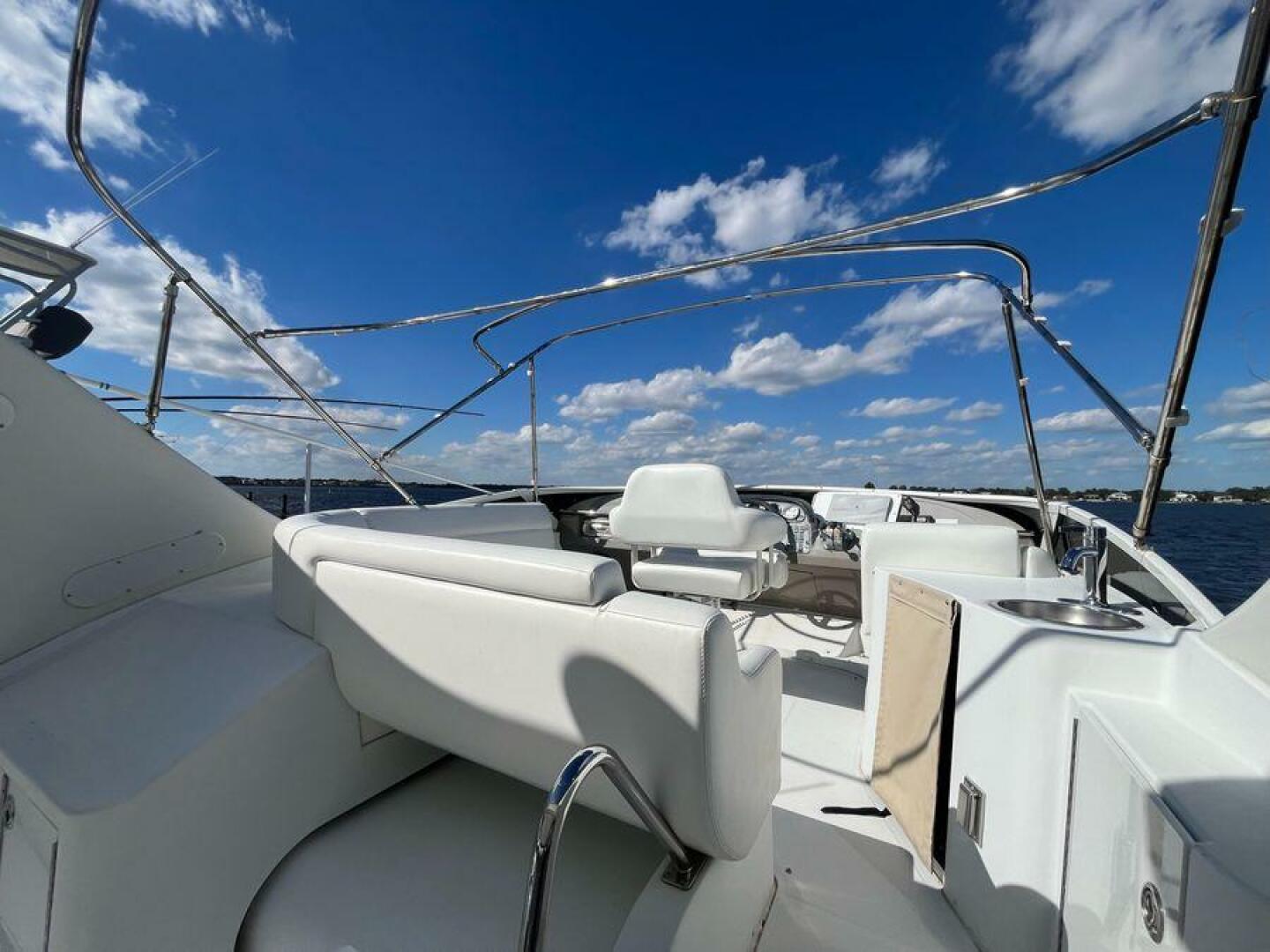 2000 Carver 396 Motor Yacht - Image 17