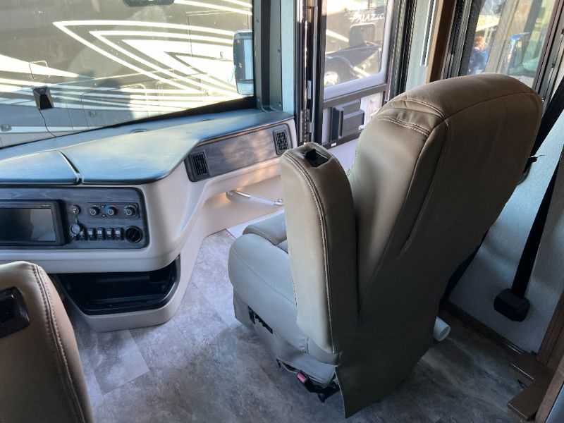 2023 Holiday Rambler Navigator 38N - Image 4