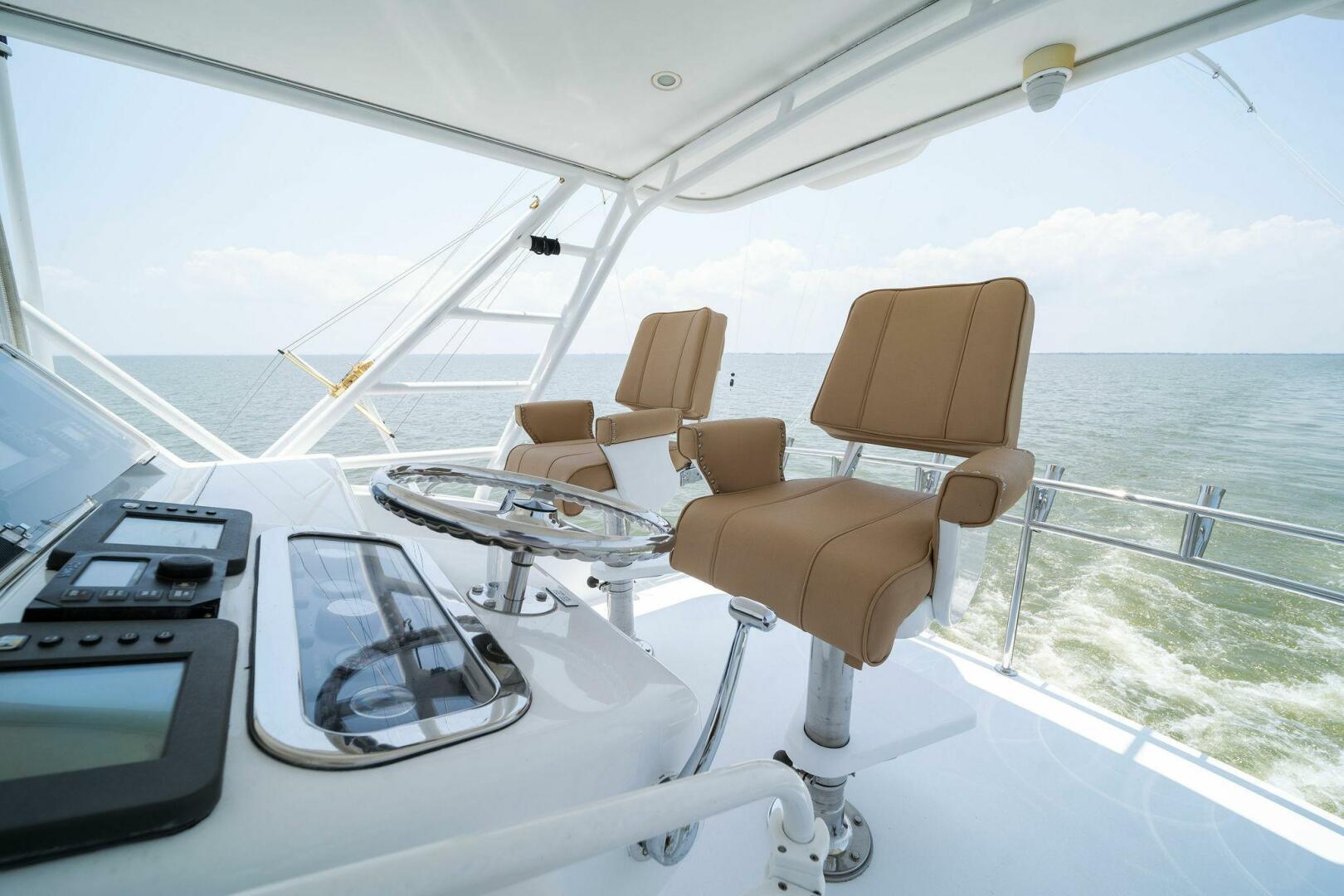 2003 Hatteras 54 Convertible - Image 4