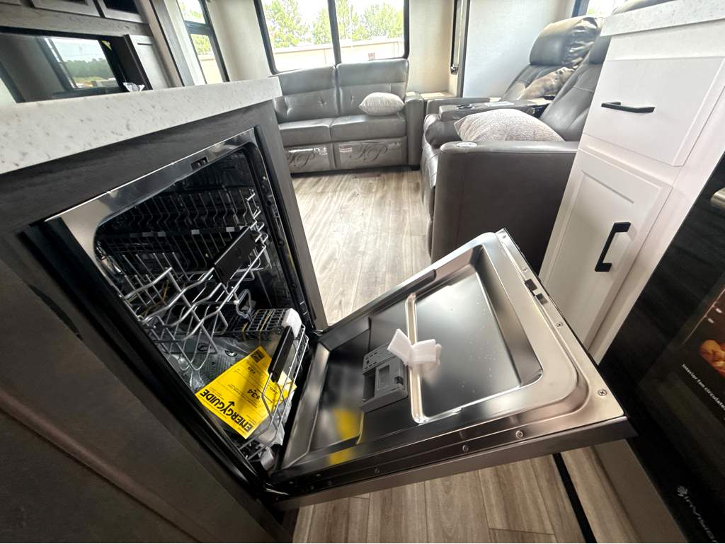 2027 VENTURE RV SPORTTREK 353VIK - Image 17