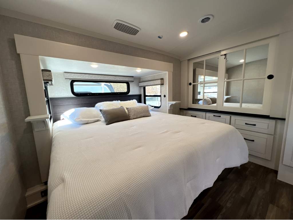 2025 JAYCO NORTH POINT 365RKTS - Image 21