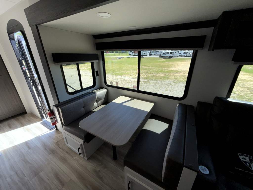 2026 VENTURE RV SPORTTREK 327VIK - Image 21