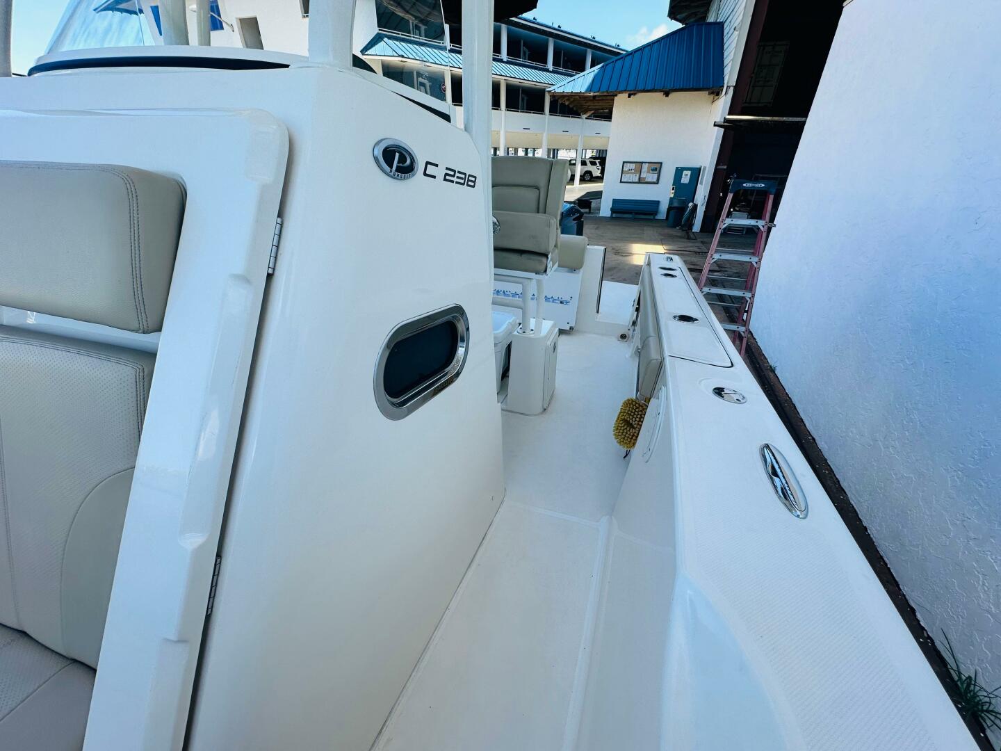 2016 PURSUIT C 238 Center Console Base - Image 32
