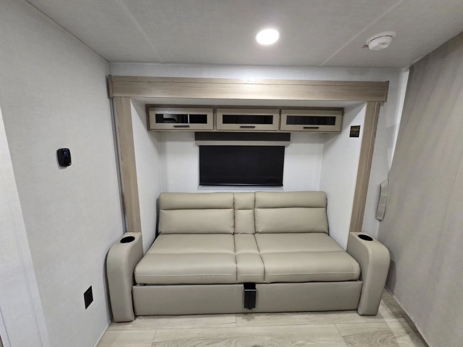 2026 FOREST RIVER ROCKWOOD MINI LITE 2109S - Image 11