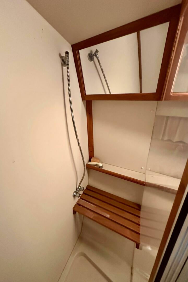 1991 Carver 3807 Aft Cabin - Image 40