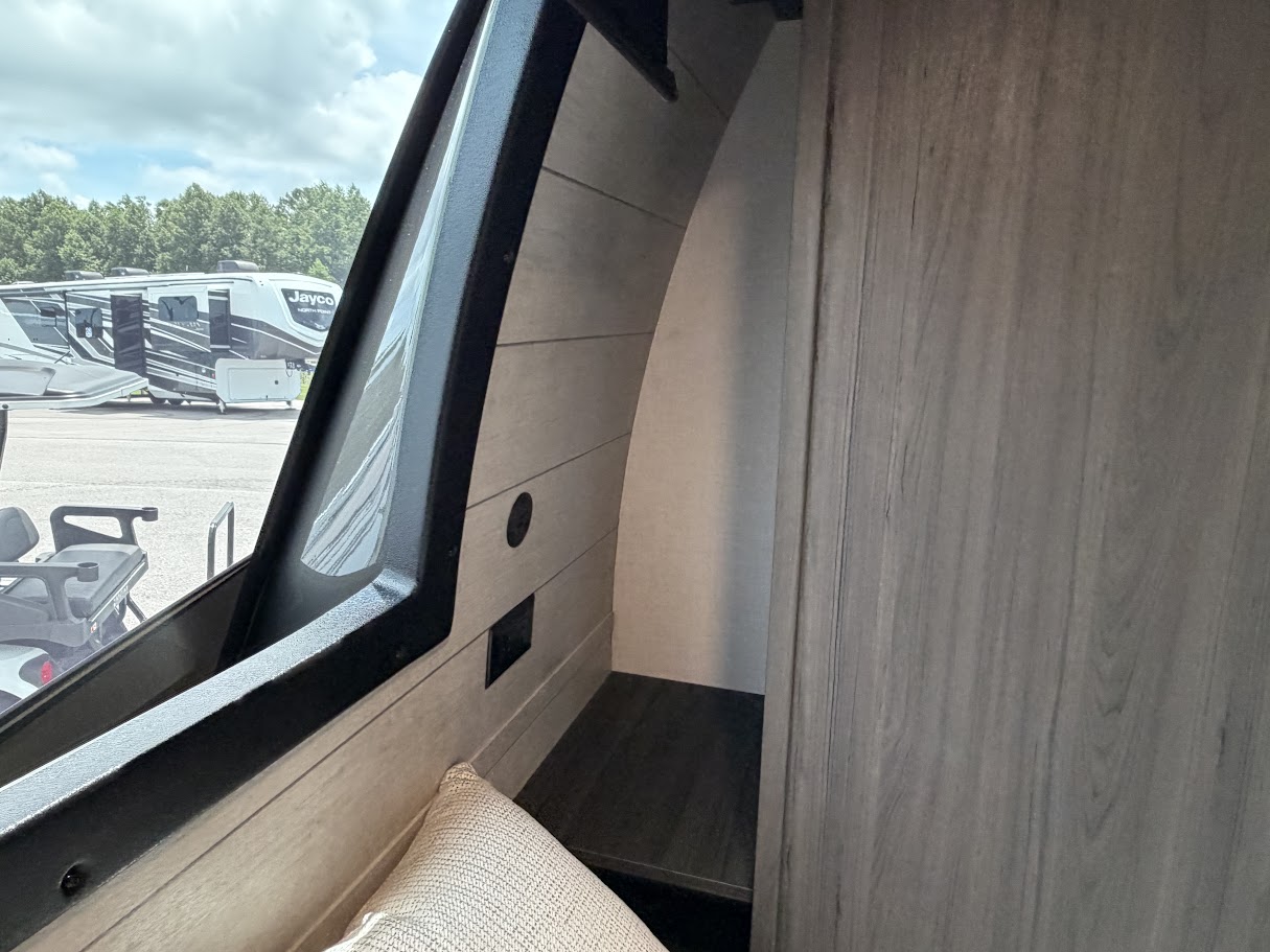 2027 VENTURE RV SPORTTREK 292VRB - Image 72