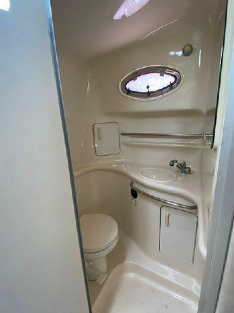 1996 Sea Ray 330DA - Image 16
