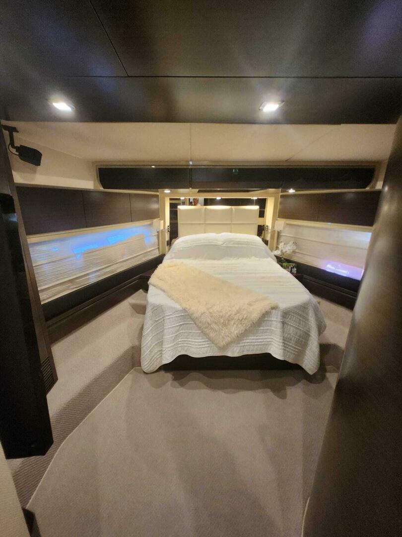 2014 Azimut Flybridge - Image 80