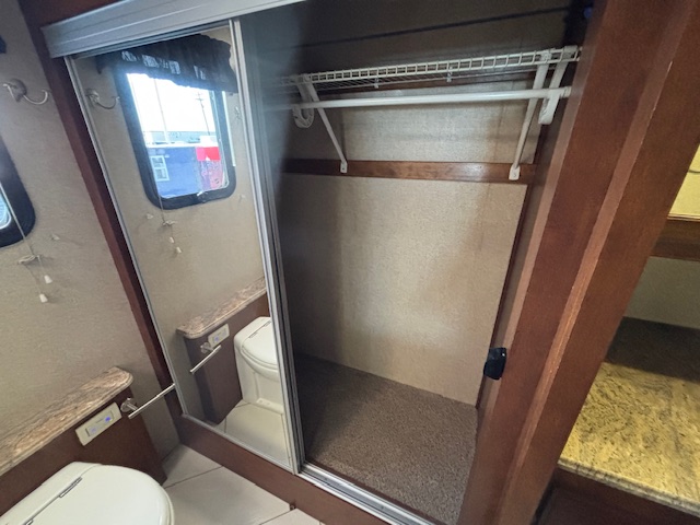 2014 Coachmen Cross Country 404RB - Image 34